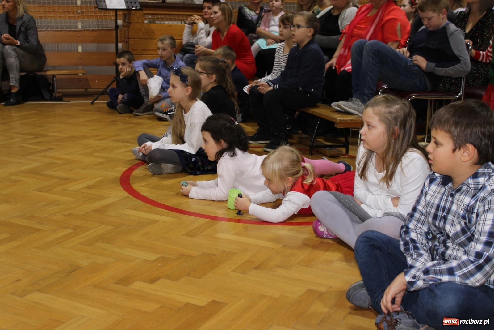 Zdjęcie w galerii na portalu naszraciborz.pl: Świąteczny kiermasz w ZSP na Płoni [FOTO] wiadomości z regionu