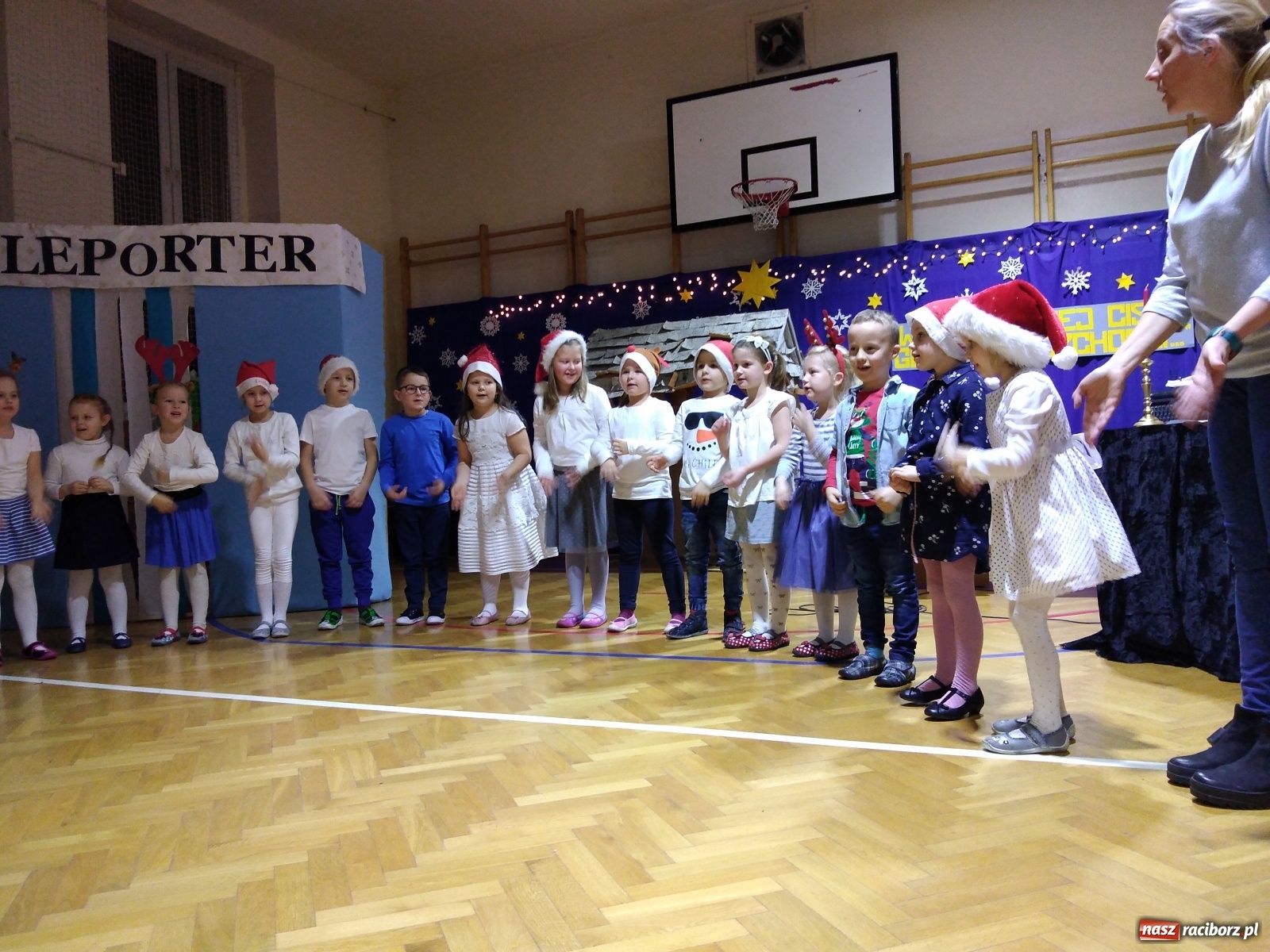 Zdjęcie w galerii na portalu naszraciborz.pl: Świąteczny kiermasz w ZSP na Płoni [FOTO] wiadomości z regionu