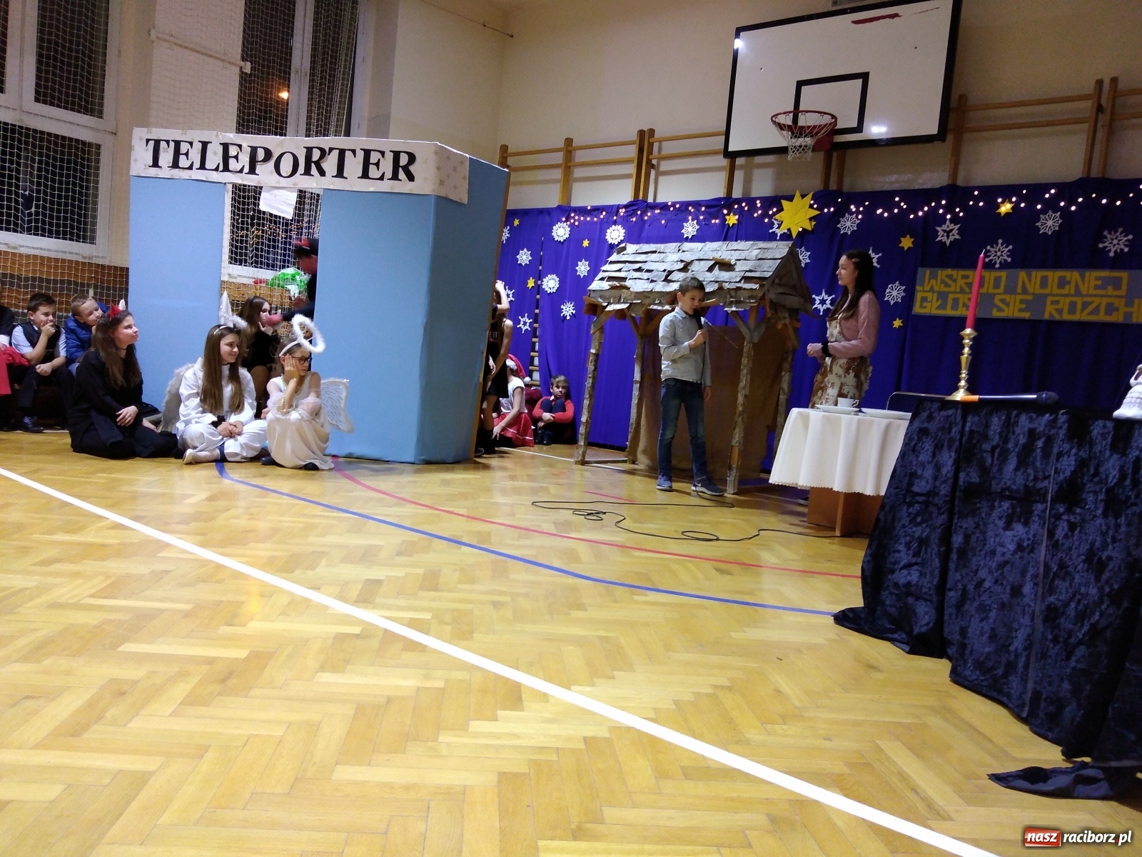 Zdjęcie w galerii na portalu naszraciborz.pl: Świąteczny kiermasz w ZSP na Płoni [FOTO] wiadomości z regionu