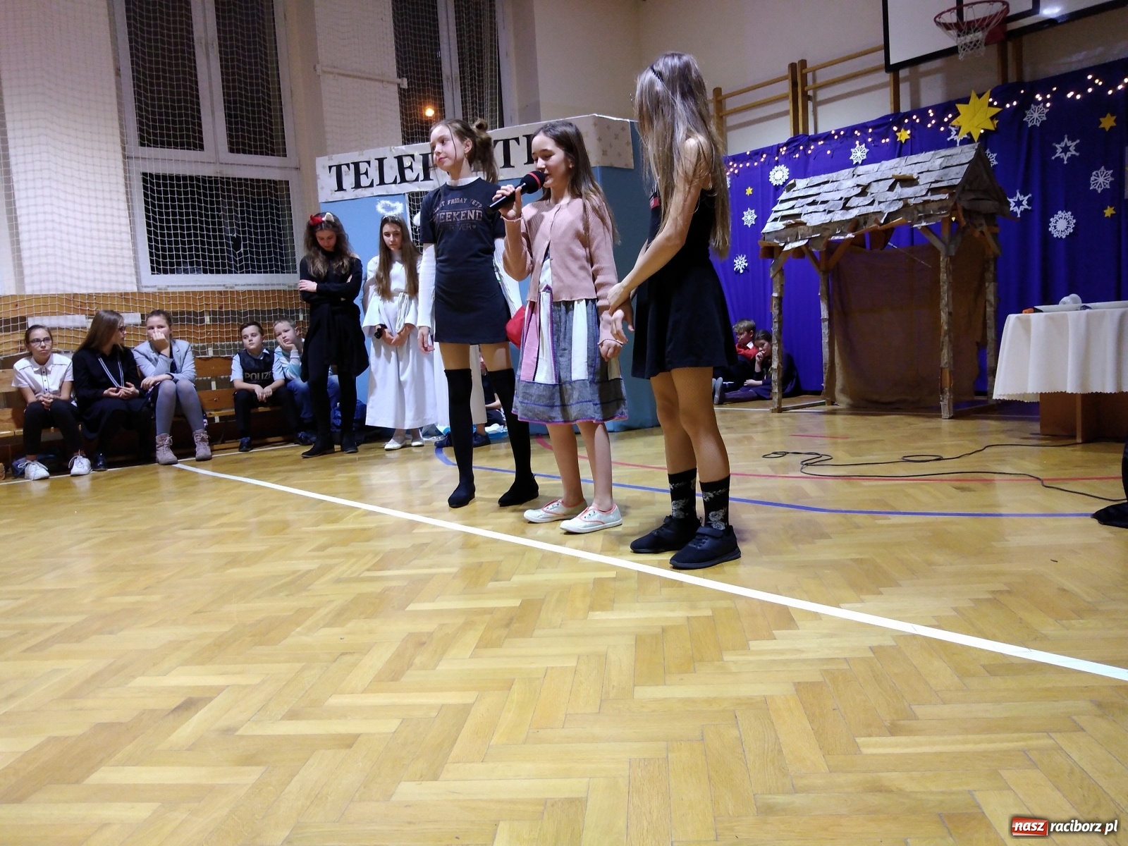 Zdjęcie w galerii na portalu naszraciborz.pl: Świąteczny kiermasz w ZSP na Płoni [FOTO] wiadomości z regionu