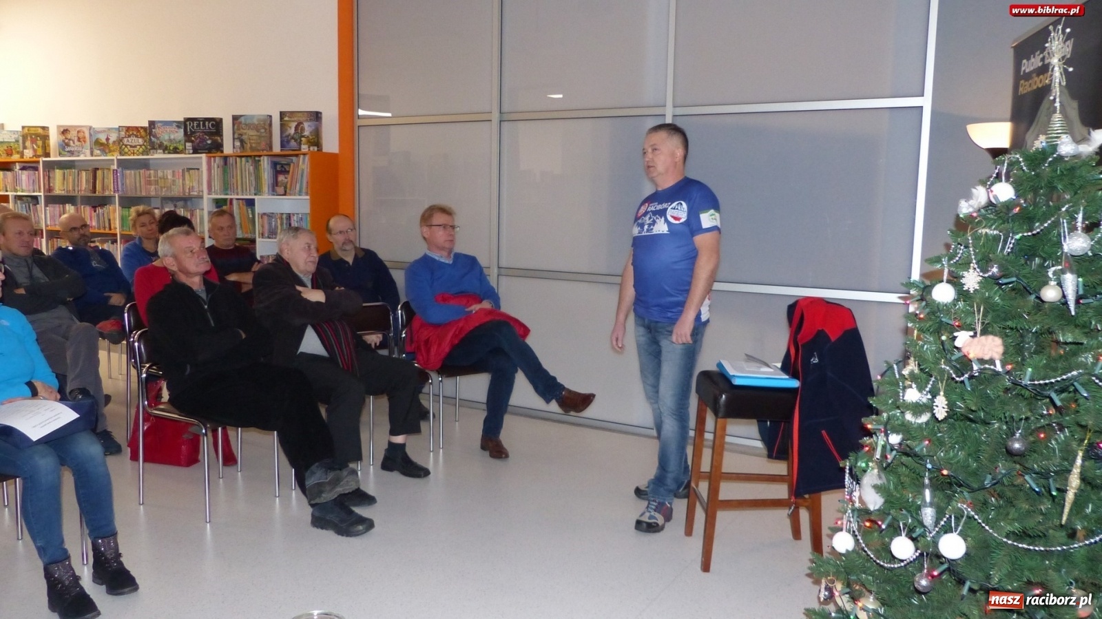 Zdjęcie w galerii na portalu naszraciborz.pl: Turystyka dla każdego! Spotkanie z Andrzejem Kuśnierzem w bibliotece wiadomości z regionu