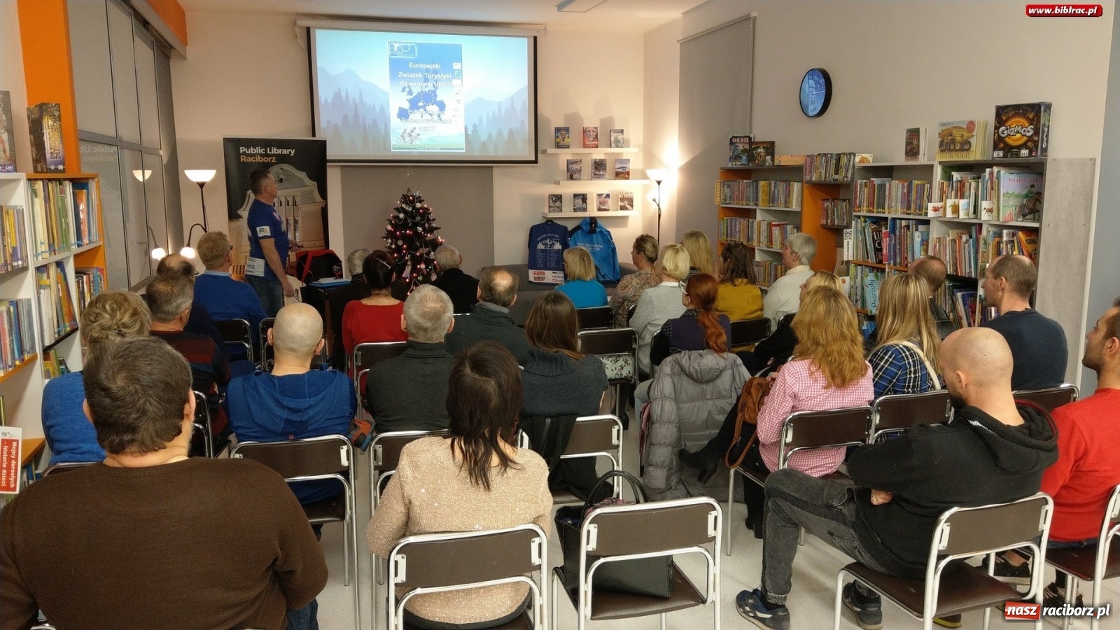 Zdjęcie w galerii na portalu naszraciborz.pl: Turystyka dla każdego! Spotkanie z Andrzejem Kuśnierzem w bibliotece wiadomości z regionu