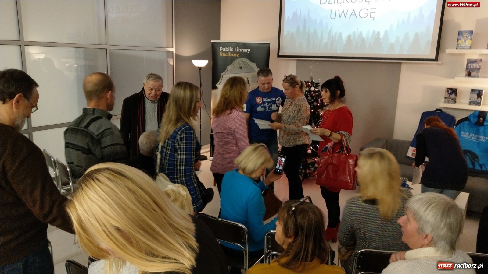 Zdjęcie w galerii na portalu naszraciborz.pl: Turystyka dla każdego! Spotkanie z Andrzejem Kuśnierzem w bibliotece wiadomości z regionu