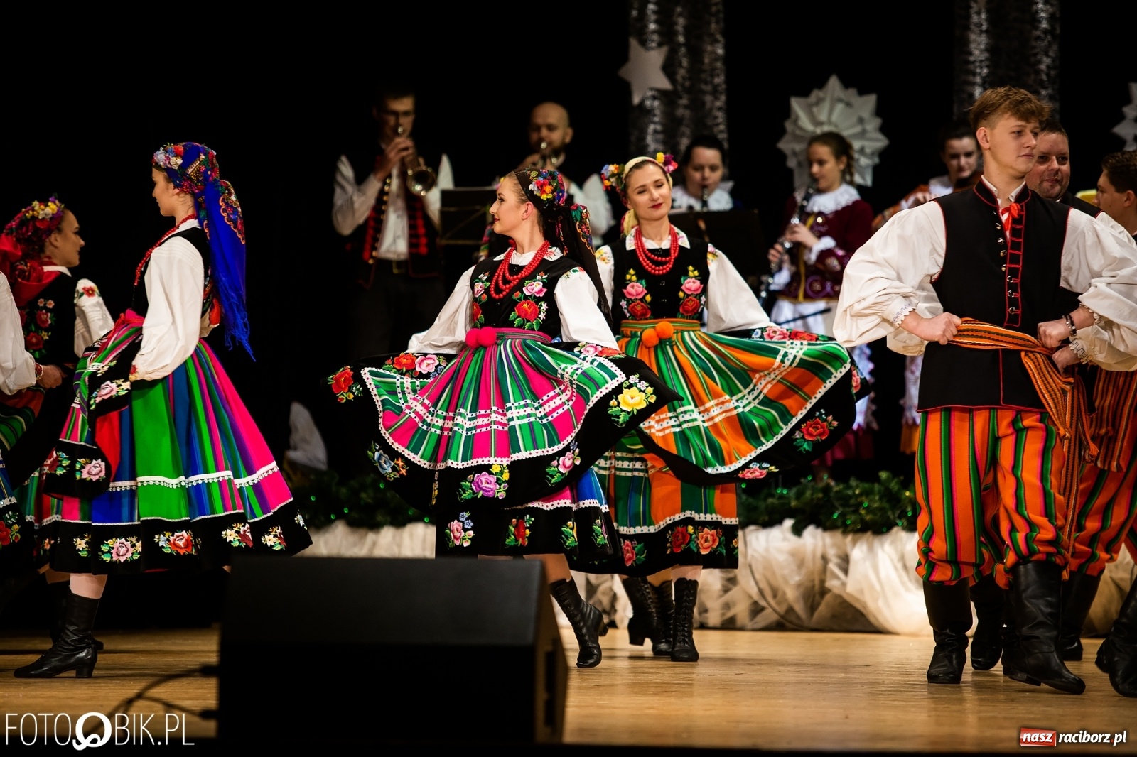 Zdjęcie w galerii na portalu naszraciborz.pl: Koncert charytatywny Źródła na rzecz Kasi wiadomości z regionu