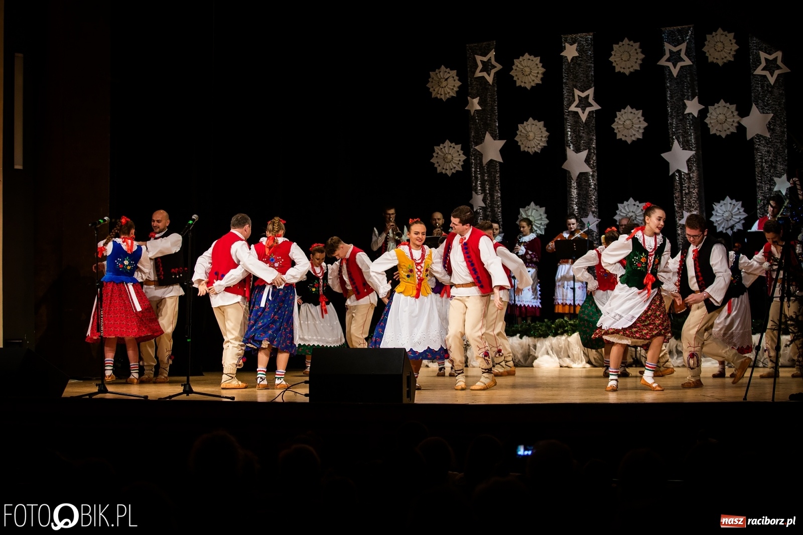 Zdjęcie w galerii na portalu naszraciborz.pl: Koncert charytatywny Źródła na rzecz Kasi wiadomości z regionu