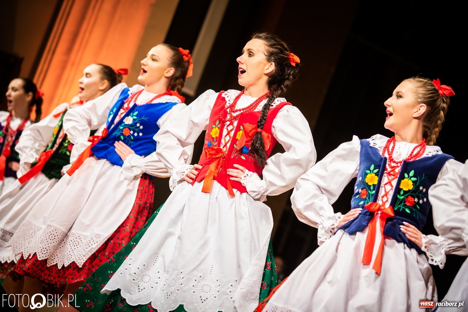 Zdjęcie w galerii na portalu naszraciborz.pl: Koncert charytatywny Źródła na rzecz Kasi wiadomości z regionu