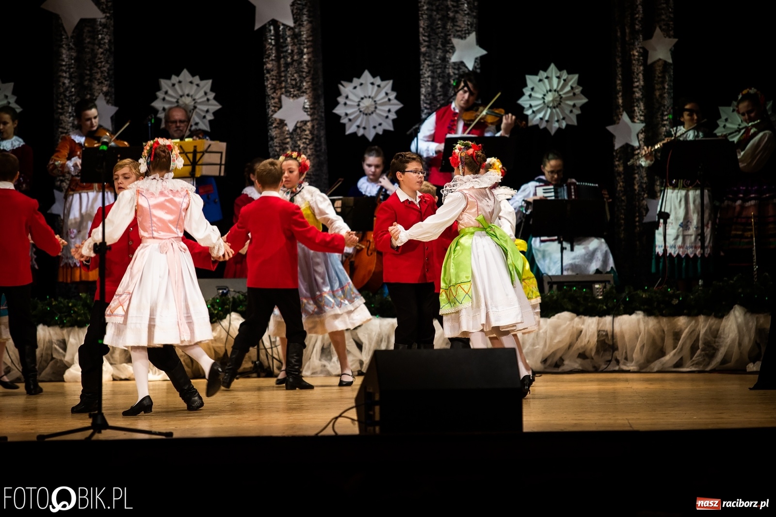 Zdjęcie w galerii na portalu naszraciborz.pl: Koncert charytatywny Źródła na rzecz Kasi wiadomości z regionu