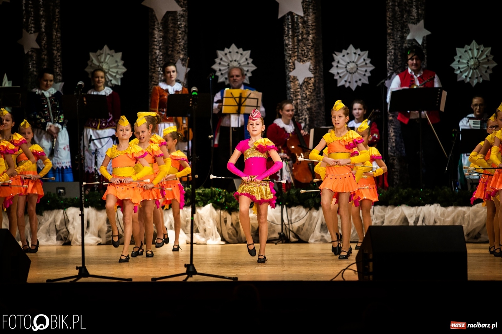 Zdjęcie w galerii na portalu naszraciborz.pl: Koncert charytatywny Źródła na rzecz Kasi wiadomości z regionu