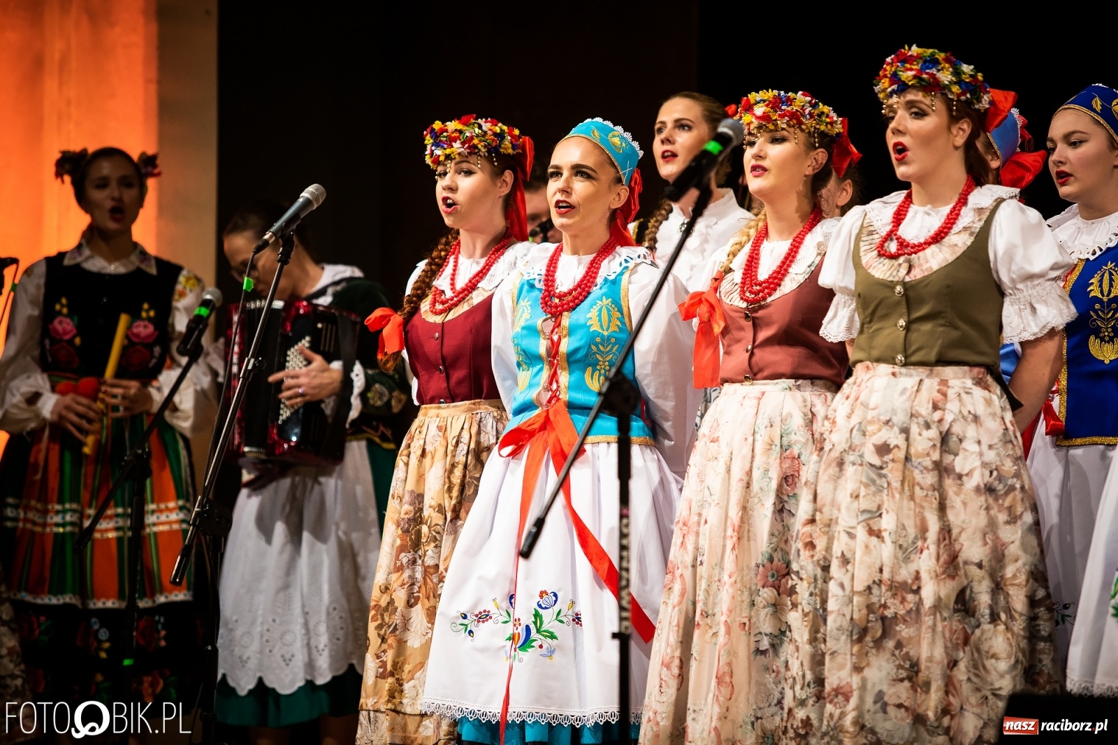 Zdjęcie w galerii na portalu naszraciborz.pl: Koncert charytatywny Źródła na rzecz Kasi wiadomości z regionu