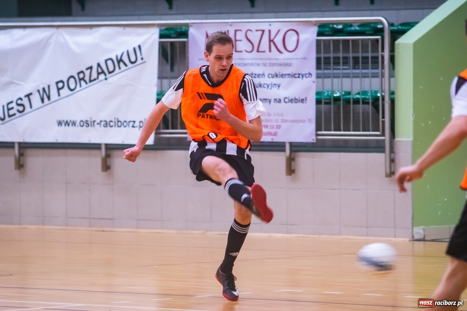 Zdjęcie w galerii na portalu naszraciborz.pl: Salon Fryzjerski bezlitosny dla Bruks Team [FOTO i WIDEO] wiadomości z regionu