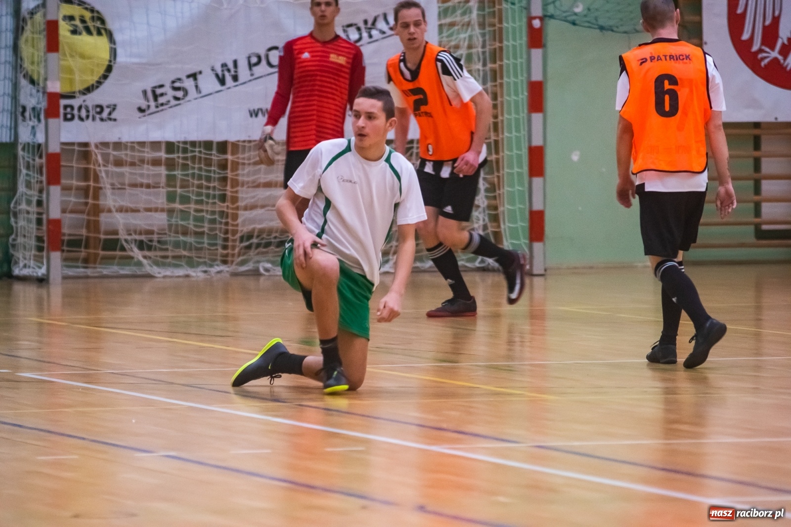 Zdjęcie w galerii na portalu naszraciborz.pl: Salon Fryzjerski bezlitosny dla Bruks Team [FOTO i WIDEO] wiadomości z regionu