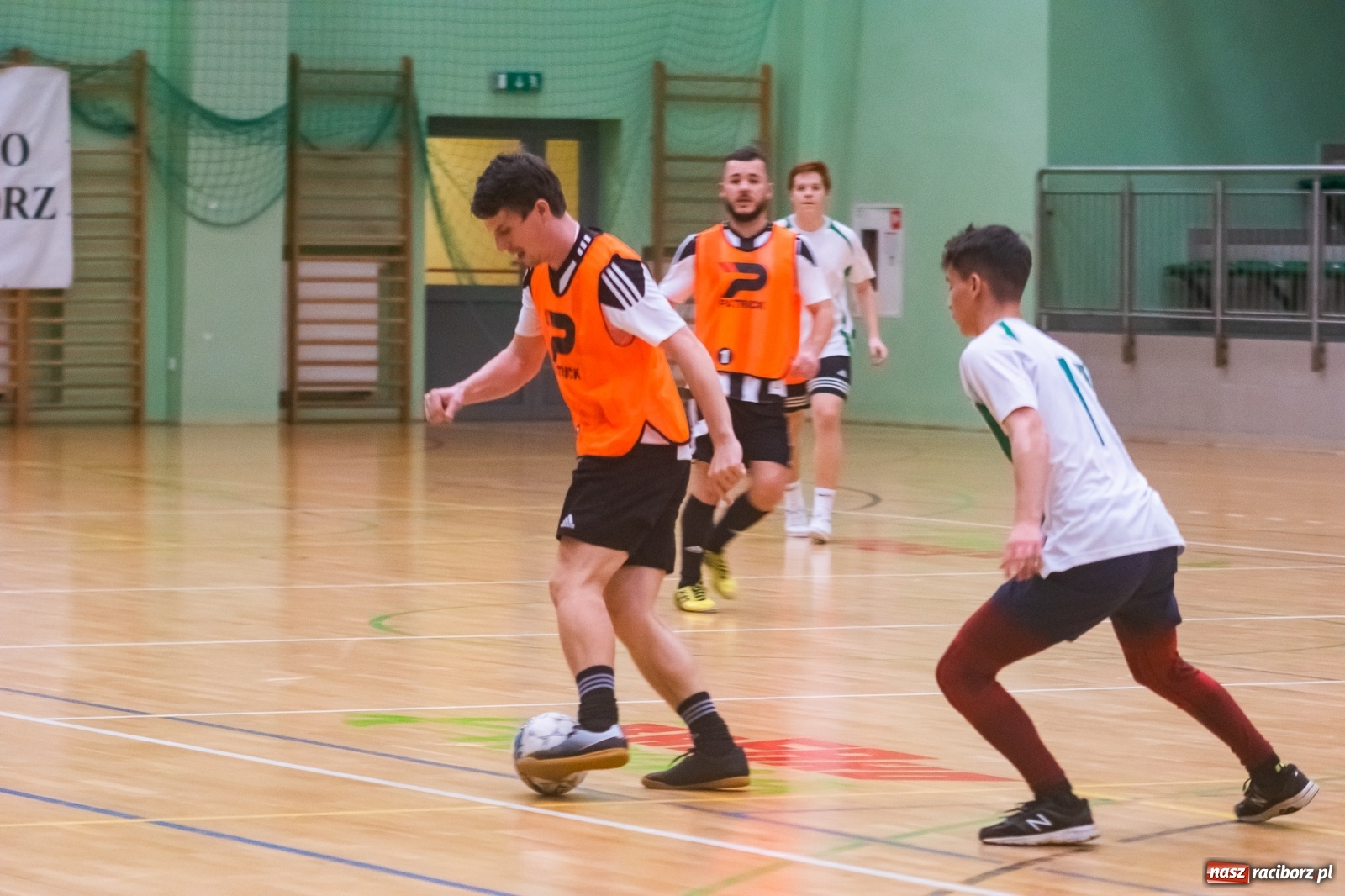 Zdjęcie w galerii na portalu naszraciborz.pl: Salon Fryzjerski bezlitosny dla Bruks Team [FOTO i WIDEO] wiadomości z regionu