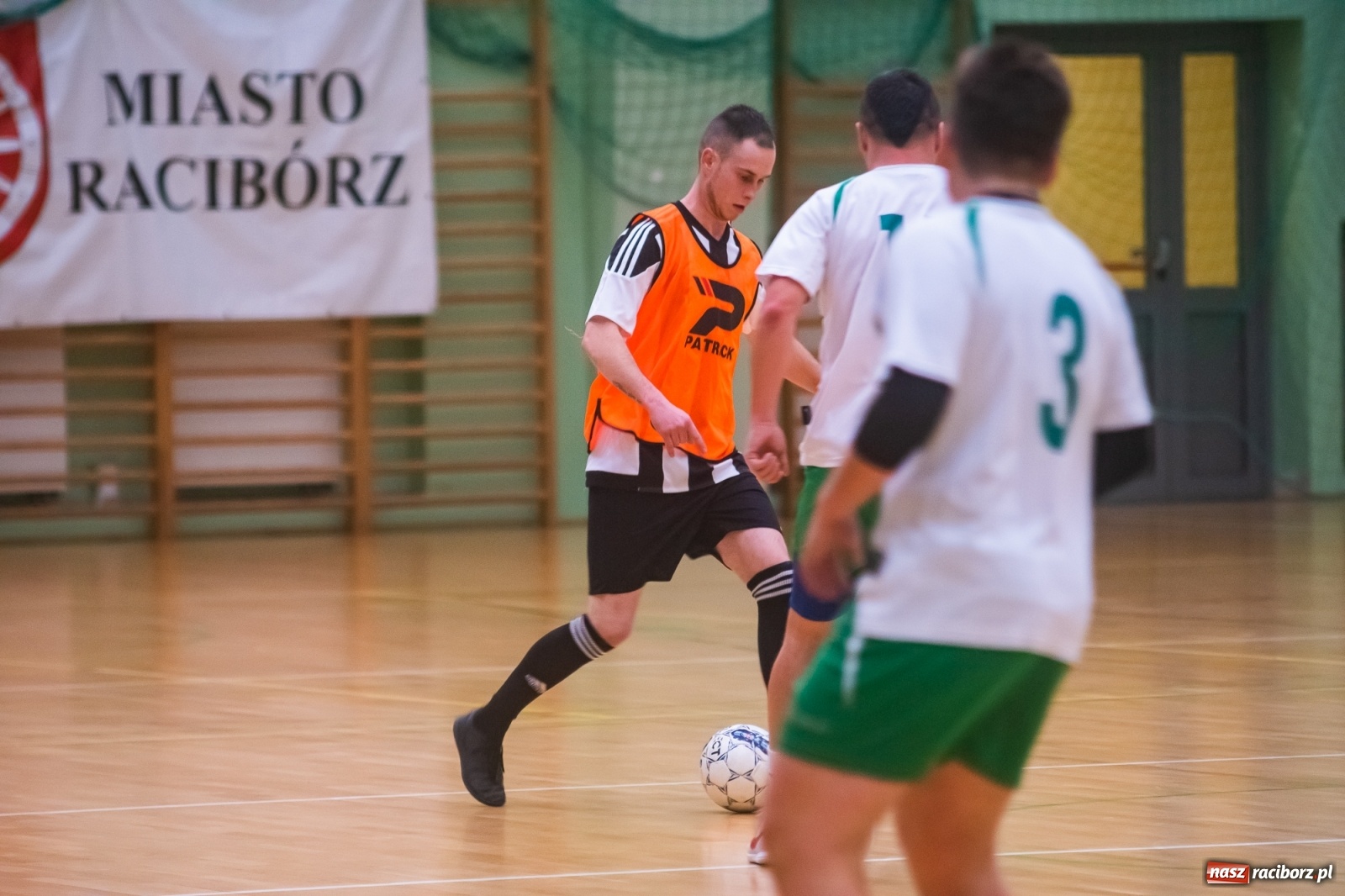 Zdjęcie w galerii na portalu naszraciborz.pl: Salon Fryzjerski bezlitosny dla Bruks Team [FOTO i WIDEO] wiadomości z regionu