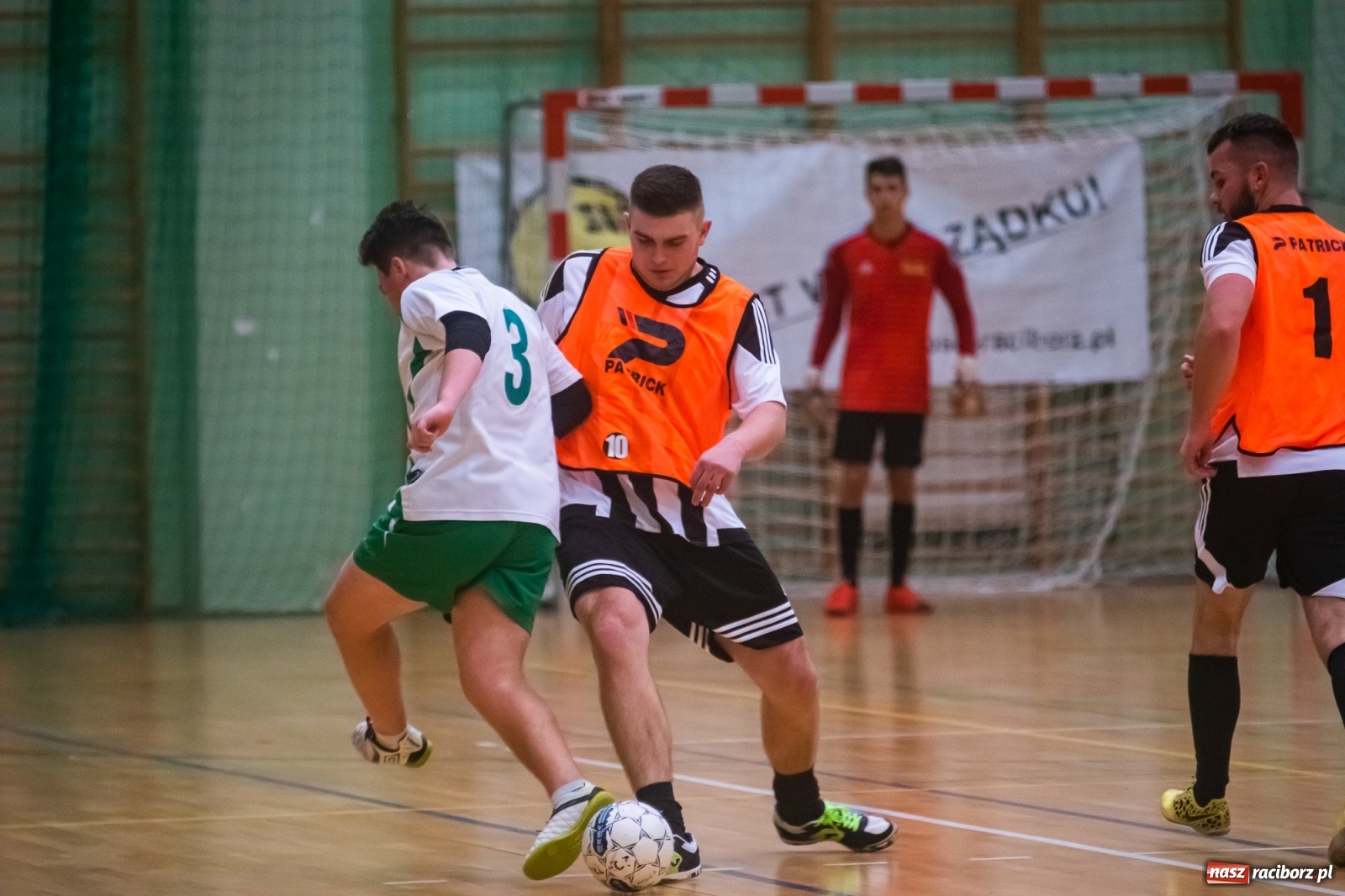 Zdjęcie w galerii na portalu naszraciborz.pl: Salon Fryzjerski bezlitosny dla Bruks Team [FOTO i WIDEO] wiadomości z regionu