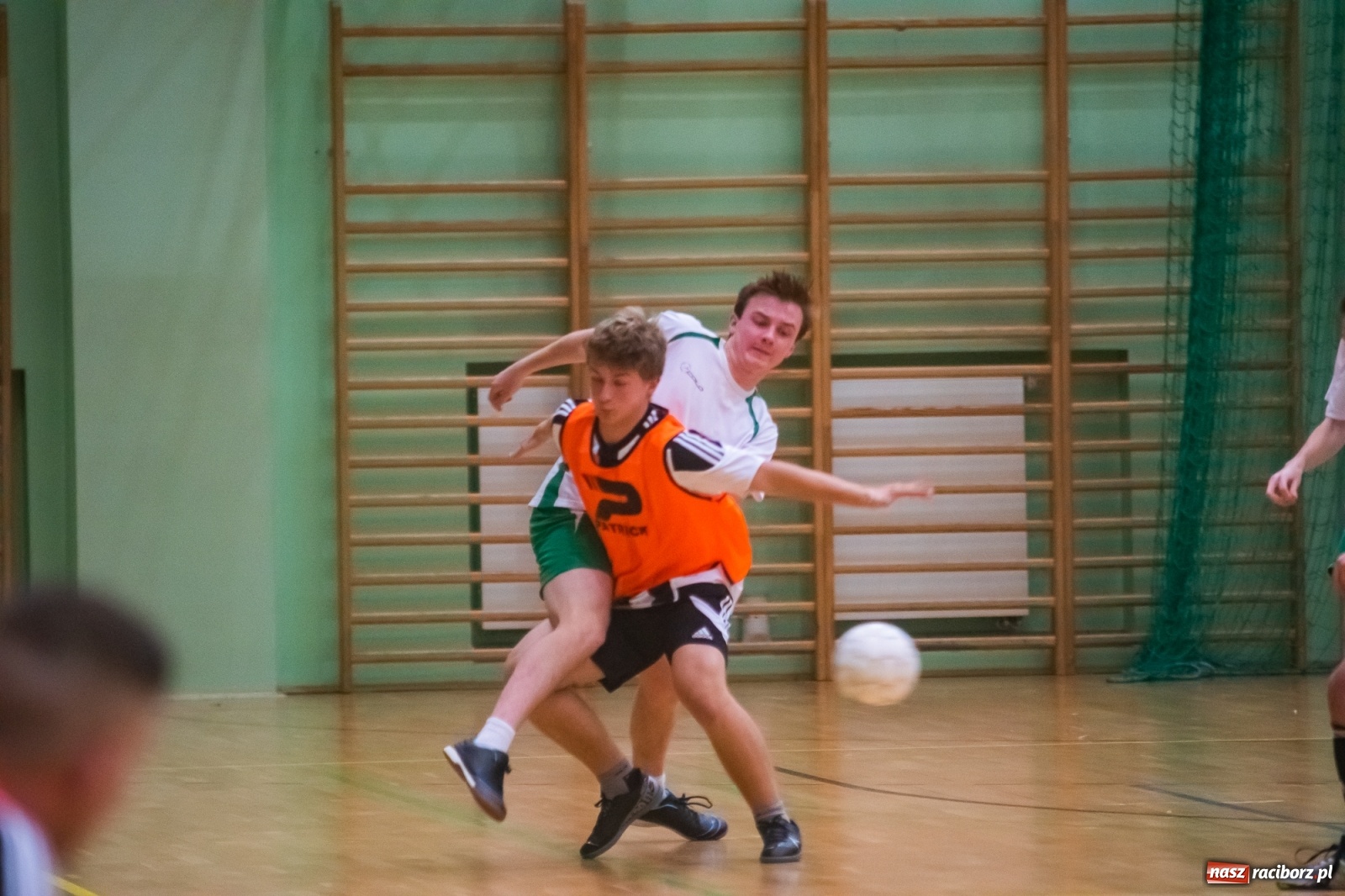 Zdjęcie w galerii na portalu naszraciborz.pl: Salon Fryzjerski bezlitosny dla Bruks Team [FOTO i WIDEO] wiadomości z regionu