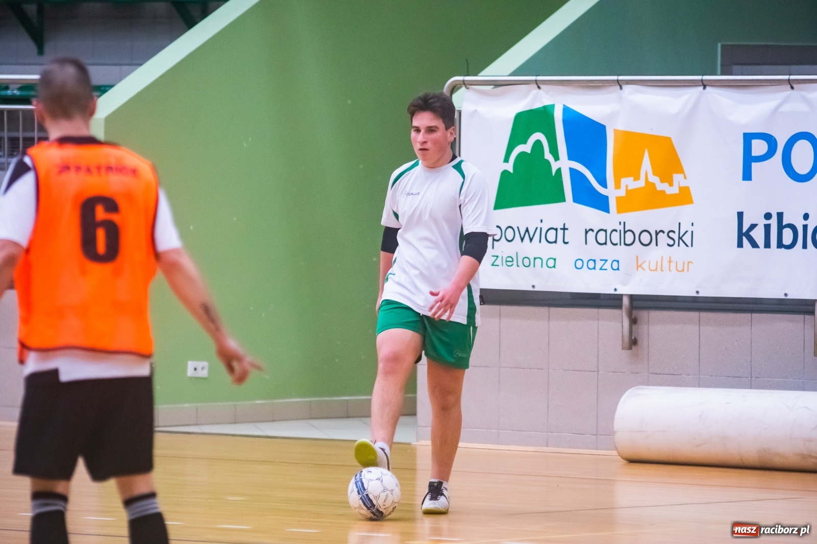 Zdjęcie w galerii na portalu naszraciborz.pl: Salon Fryzjerski bezlitosny dla Bruks Team [FOTO i WIDEO] wiadomości z regionu