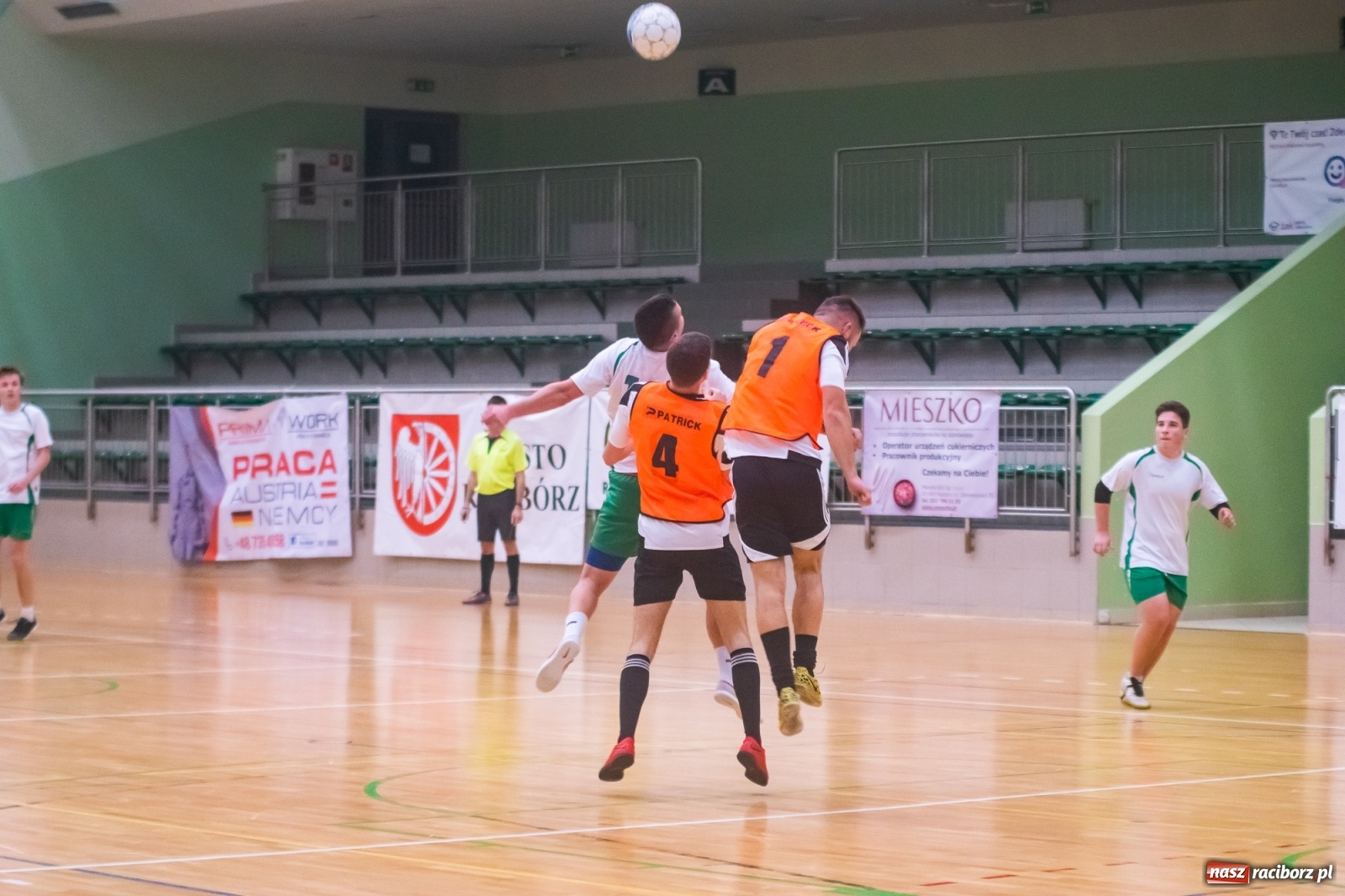 Zdjęcie w galerii na portalu naszraciborz.pl: Salon Fryzjerski bezlitosny dla Bruks Team [FOTO i WIDEO] wiadomości z regionu