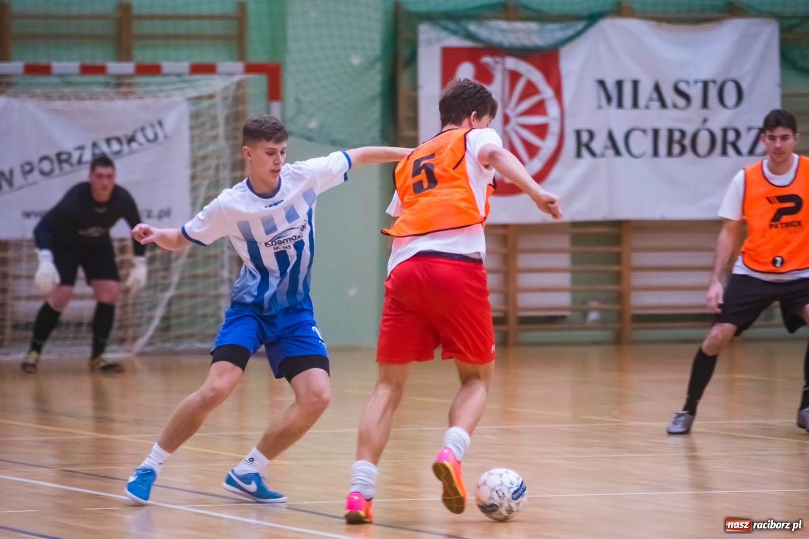 Zdjęcie w galerii na portalu naszraciborz.pl: Salon Fryzjerski bezlitosny dla Bruks Team [FOTO i WIDEO] wiadomości z regionu