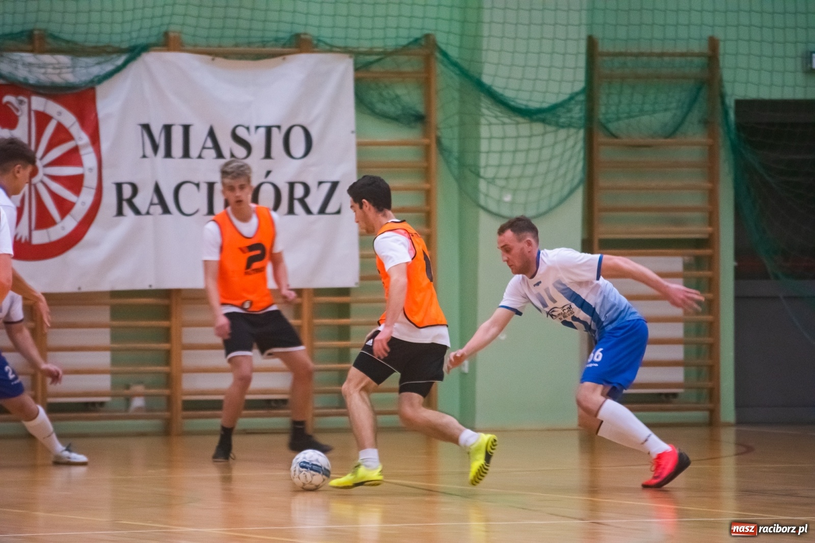 Zdjęcie w galerii na portalu naszraciborz.pl: Salon Fryzjerski bezlitosny dla Bruks Team [FOTO i WIDEO] wiadomości z regionu