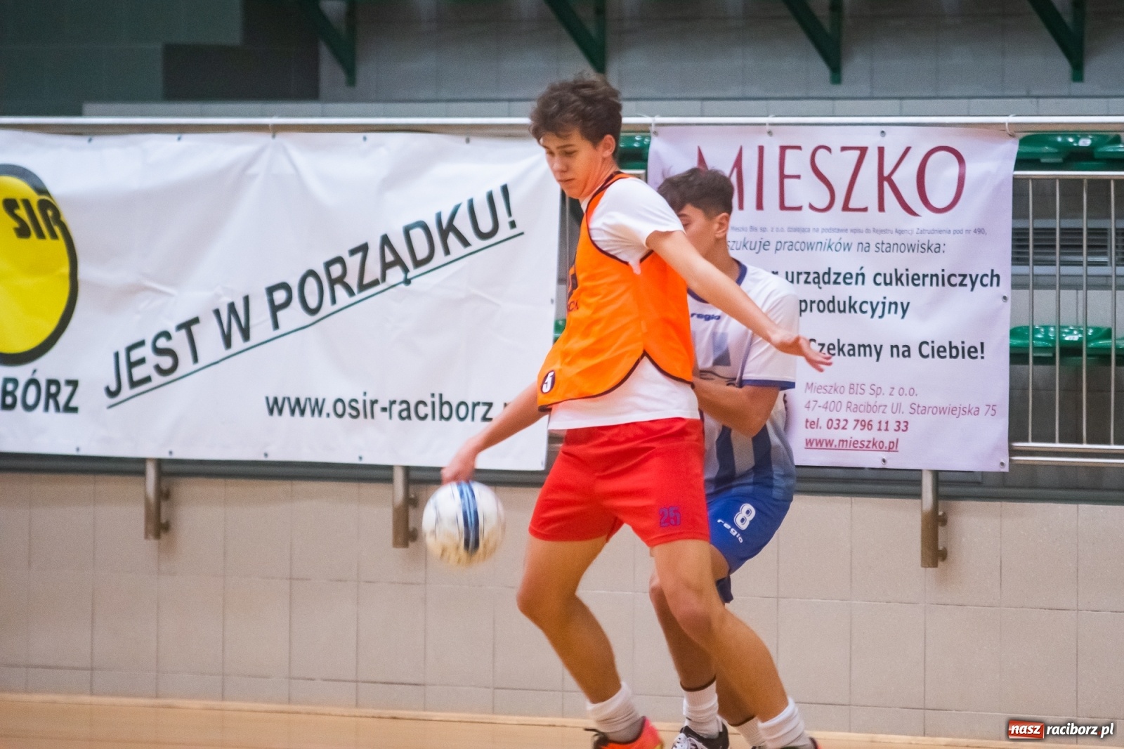 Zdjęcie w galerii na portalu naszraciborz.pl: Salon Fryzjerski bezlitosny dla Bruks Team [FOTO i WIDEO] wiadomości z regionu