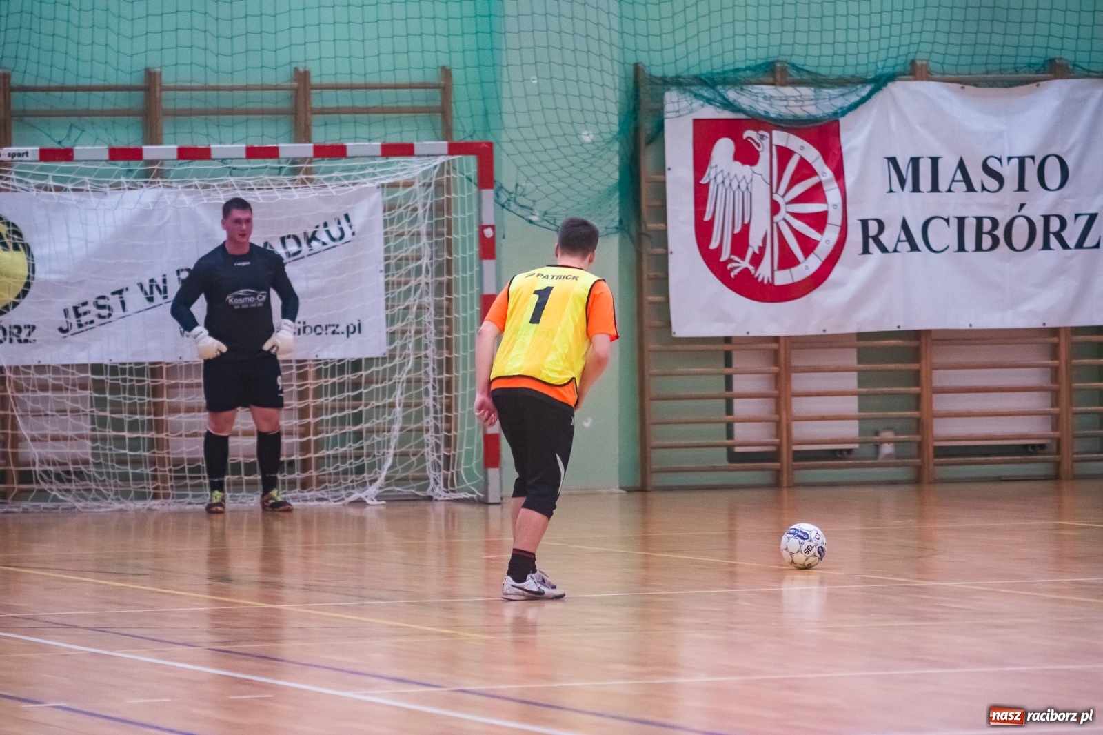 Zdjęcie w galerii na portalu naszraciborz.pl: Salon Fryzjerski bezlitosny dla Bruks Team [FOTO i WIDEO] wiadomości z regionu