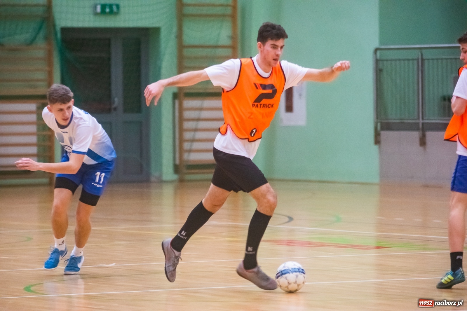 Zdjęcie w galerii na portalu naszraciborz.pl: Salon Fryzjerski bezlitosny dla Bruks Team [FOTO i WIDEO] wiadomości z regionu