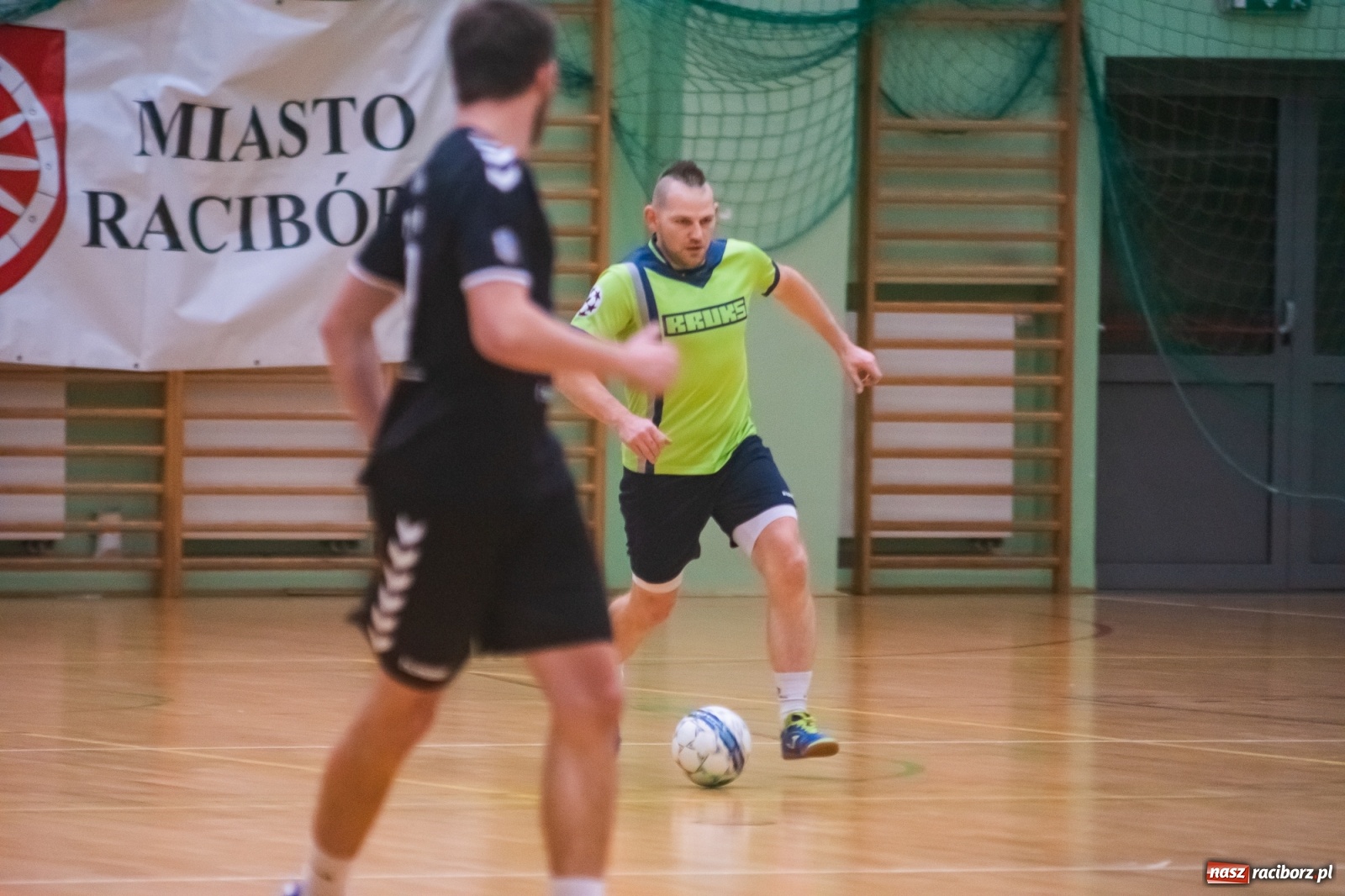 Zdjęcie w galerii na portalu naszraciborz.pl: Salon Fryzjerski bezlitosny dla Bruks Team [FOTO i WIDEO] wiadomości z regionu