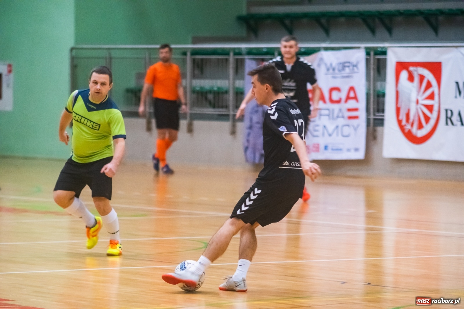 Zdjęcie w galerii na portalu naszraciborz.pl: Salon Fryzjerski bezlitosny dla Bruks Team [FOTO i WIDEO] wiadomości z regionu