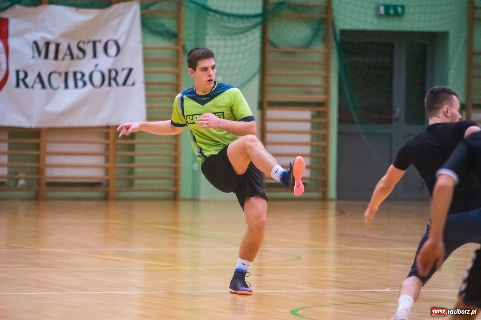 Zdjęcie w galerii na portalu naszraciborz.pl: Salon Fryzjerski bezlitosny dla Bruks Team [FOTO i WIDEO] wiadomości z regionu