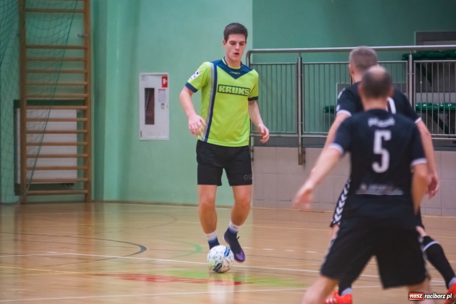 Zdjęcie w galerii na portalu naszraciborz.pl: Salon Fryzjerski bezlitosny dla Bruks Team [FOTO i WIDEO] wiadomości z regionu