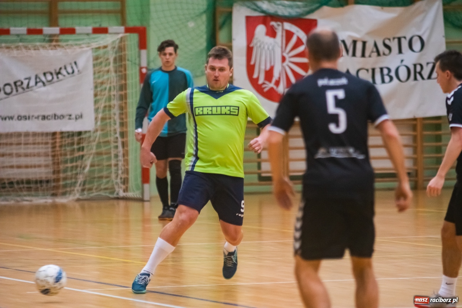 Zdjęcie w galerii na portalu naszraciborz.pl: Salon Fryzjerski bezlitosny dla Bruks Team [FOTO i WIDEO] wiadomości z regionu