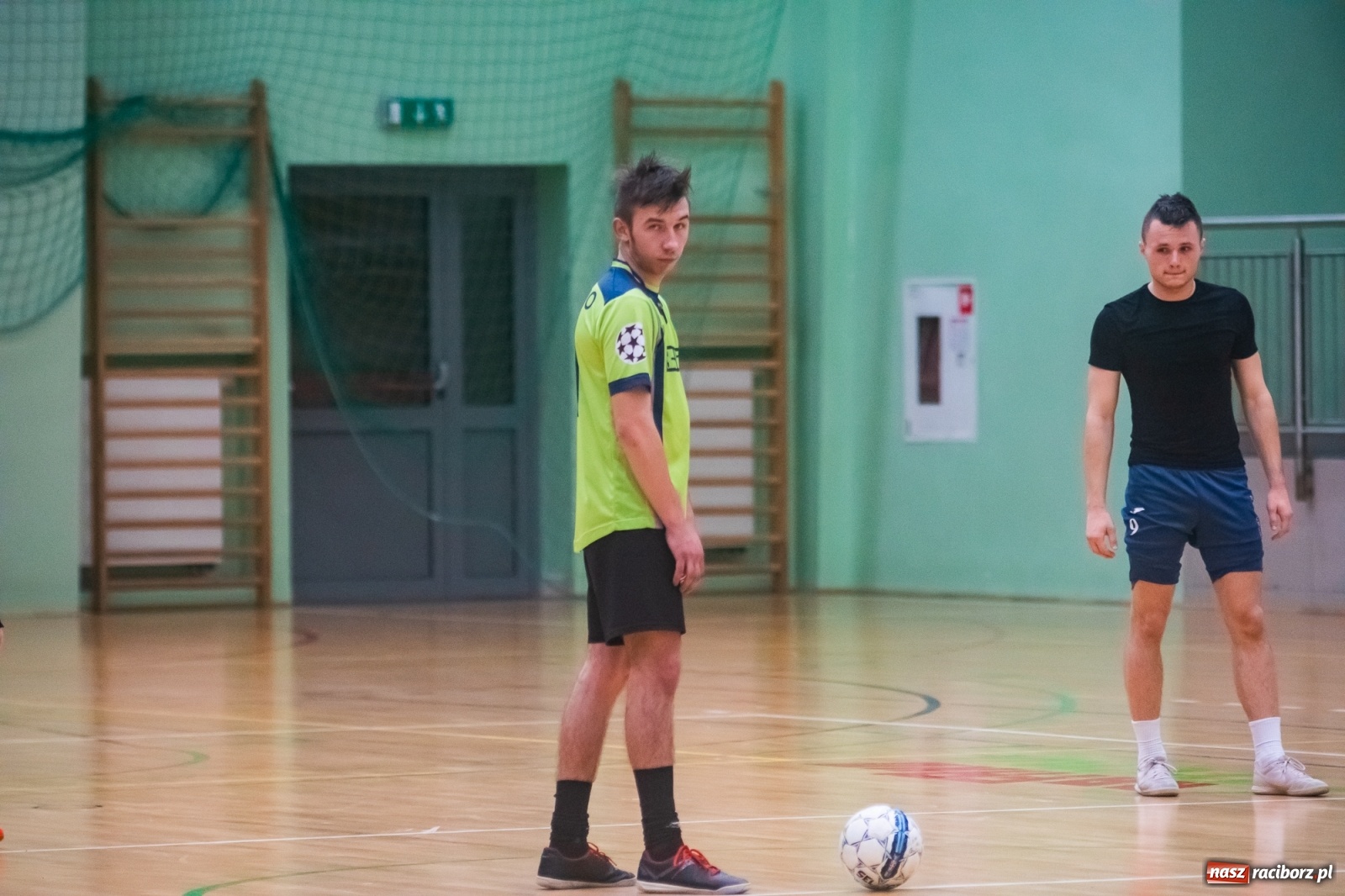 Zdjęcie w galerii na portalu naszraciborz.pl: Salon Fryzjerski bezlitosny dla Bruks Team [FOTO i WIDEO] wiadomości z regionu