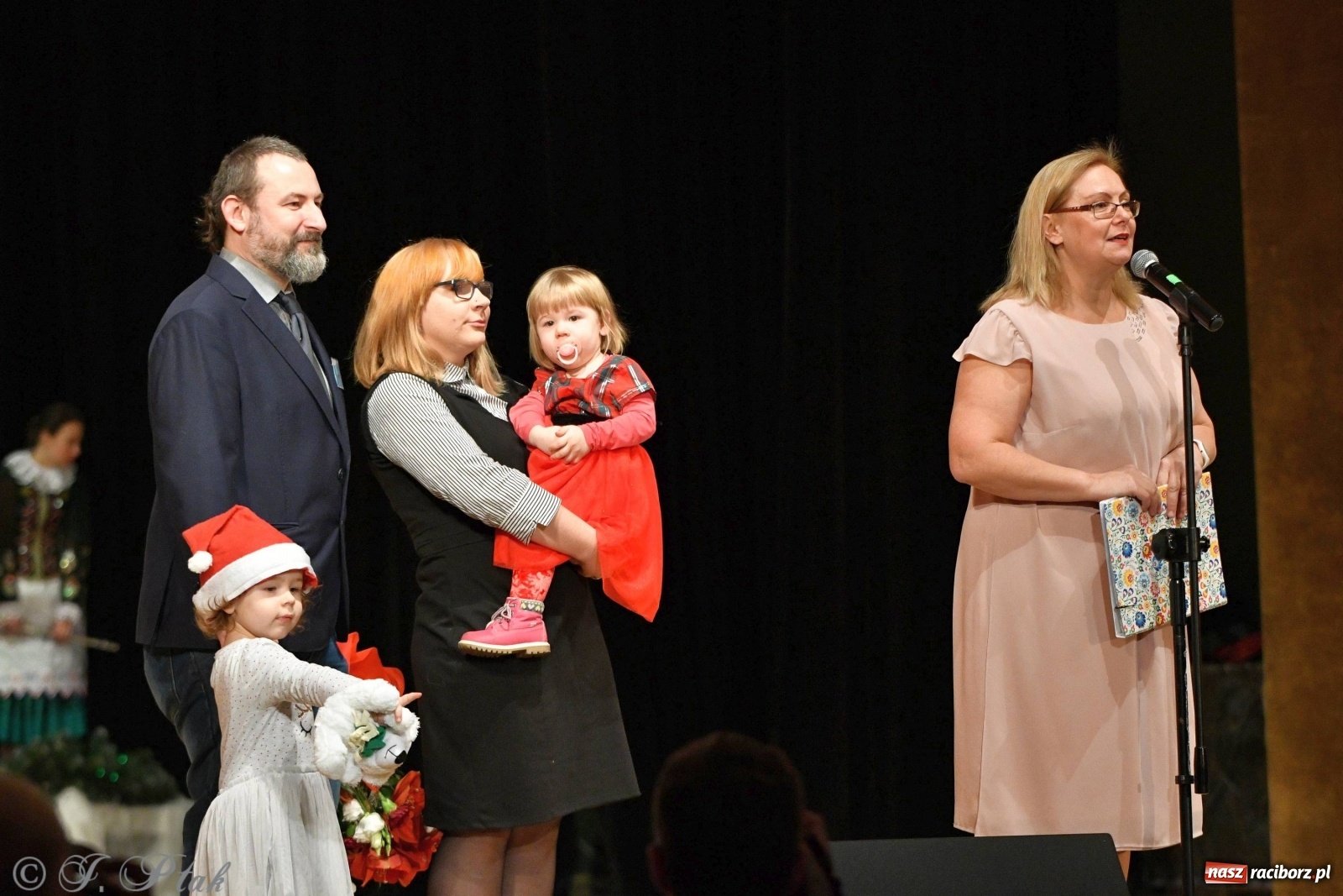 Zdjęcie w galerii na portalu naszraciborz.pl: Kolorowy koncert raciborskiego Źródła [FOTO] wiadomości z regionu