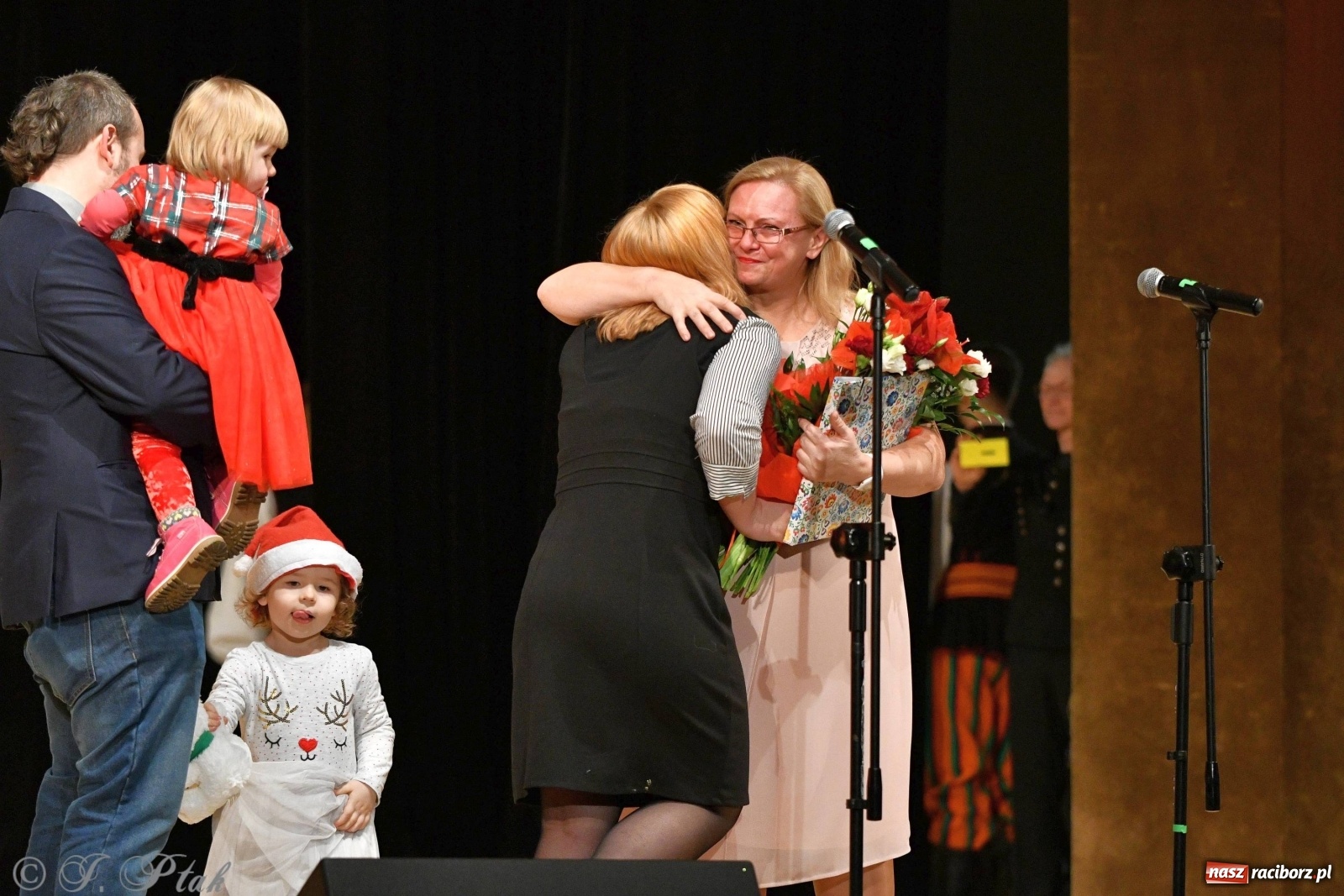 Zdjęcie w galerii na portalu naszraciborz.pl: Kolorowy koncert raciborskiego Źródła [FOTO] wiadomości z regionu