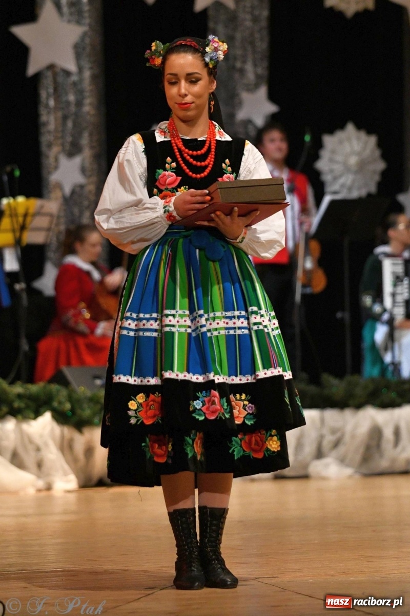 Zdjęcie w galerii na portalu naszraciborz.pl: Kolorowy koncert raciborskiego Źródła [FOTO] wiadomości z regionu