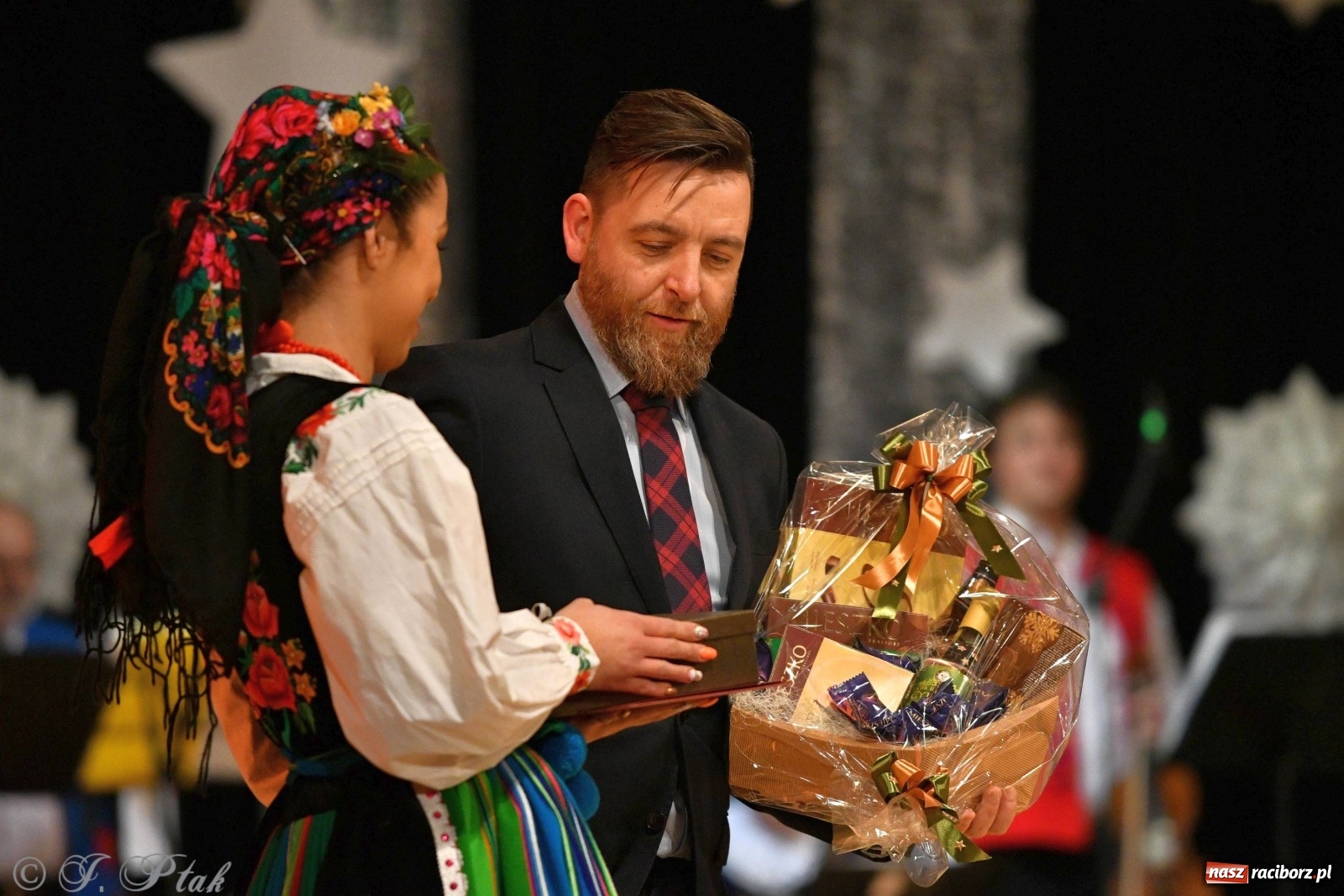Zdjęcie w galerii na portalu naszraciborz.pl: Kolorowy koncert raciborskiego Źródła [FOTO] wiadomości z regionu