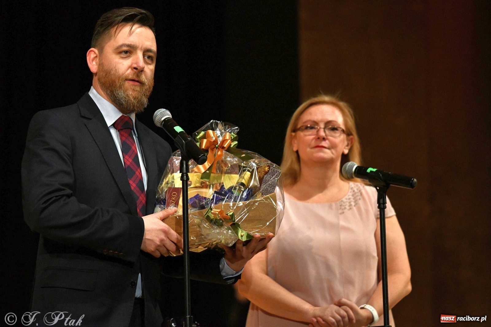 Zdjęcie w galerii na portalu naszraciborz.pl: Kolorowy koncert raciborskiego Źródła [FOTO] wiadomości z regionu