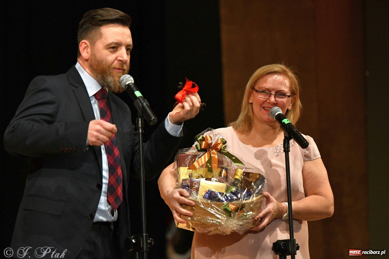 Zdjęcie w galerii na portalu naszraciborz.pl: Kolorowy koncert raciborskiego Źródła [FOTO] wiadomości z regionu