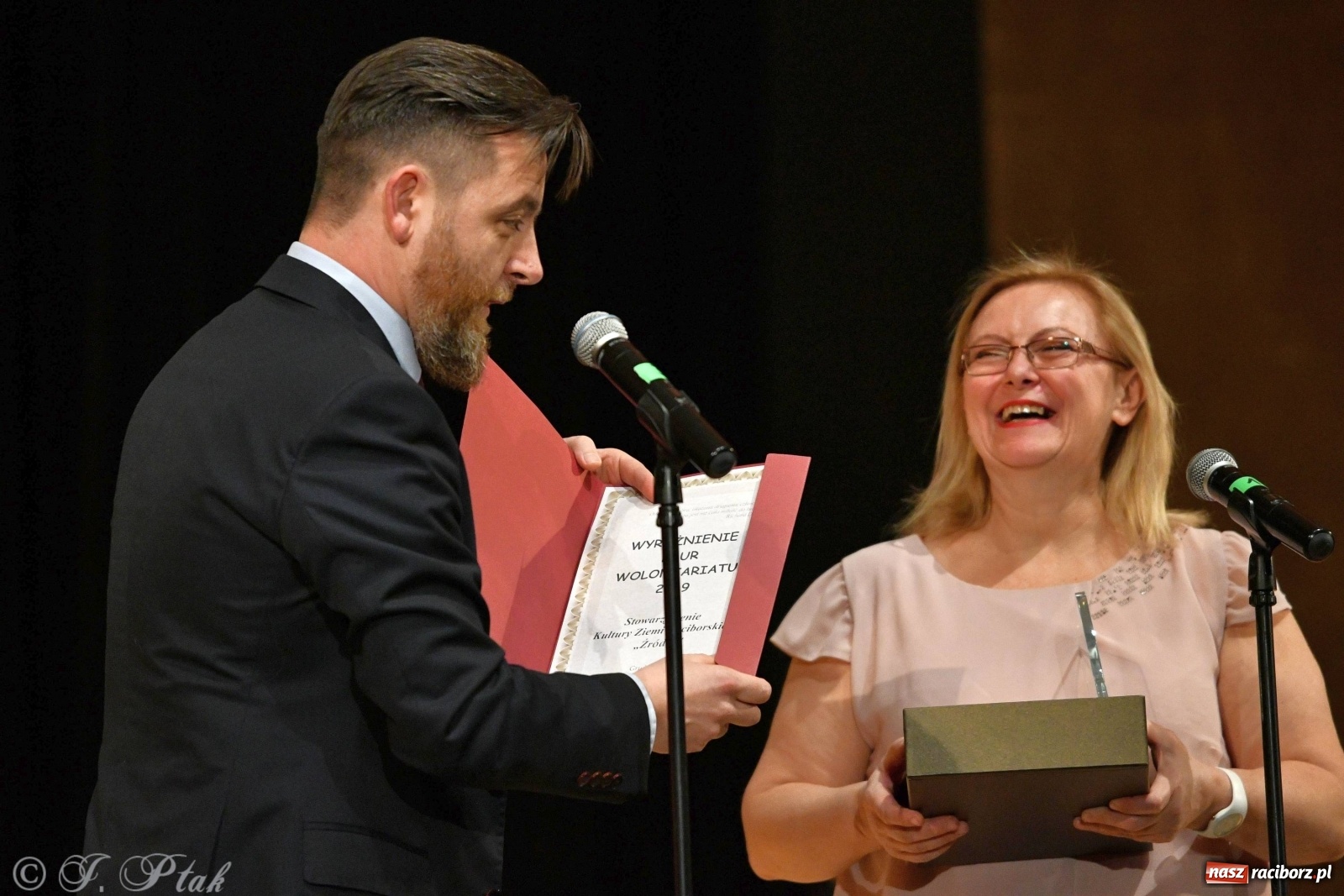 Zdjęcie w galerii na portalu naszraciborz.pl: Kolorowy koncert raciborskiego Źródła [FOTO] wiadomości z regionu