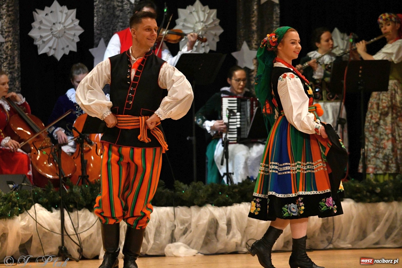 Zdjęcie w galerii na portalu naszraciborz.pl: Kolorowy koncert raciborskiego Źródła [FOTO] wiadomości z regionu