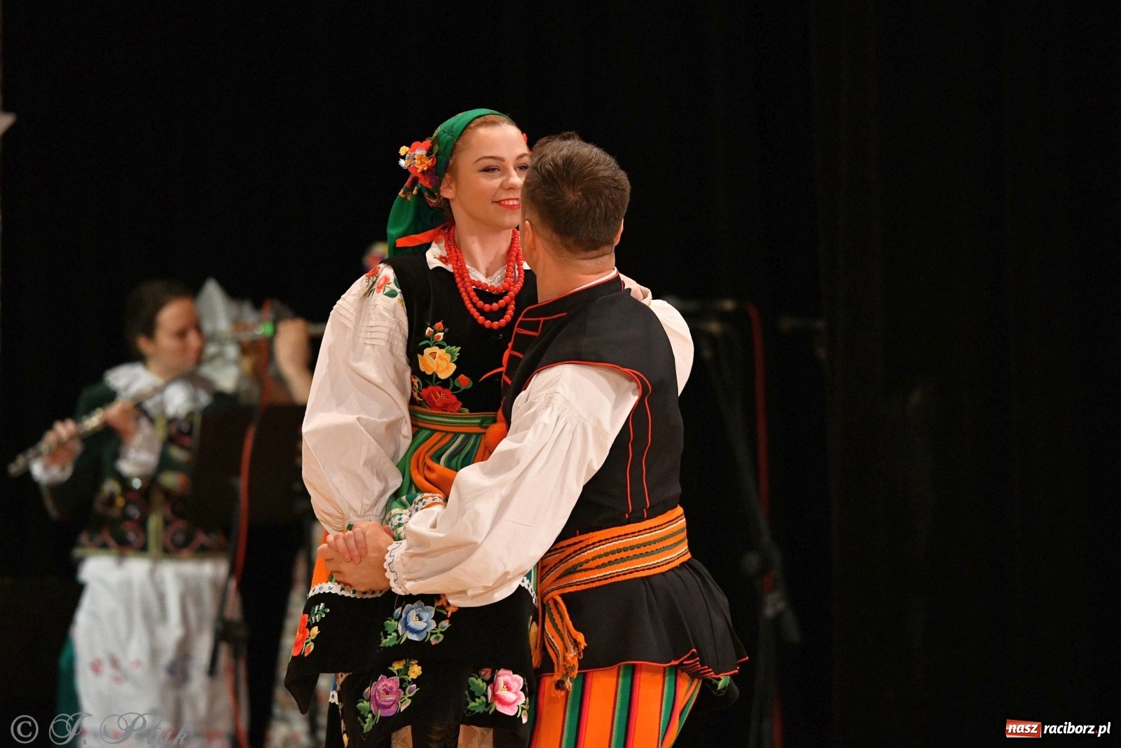 Zdjęcie w galerii na portalu naszraciborz.pl: Kolorowy koncert raciborskiego Źródła [FOTO] wiadomości z regionu