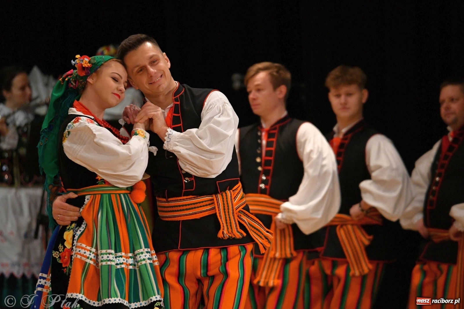 Zdjęcie w galerii na portalu naszraciborz.pl: Kolorowy koncert raciborskiego Źródła [FOTO] wiadomości z regionu