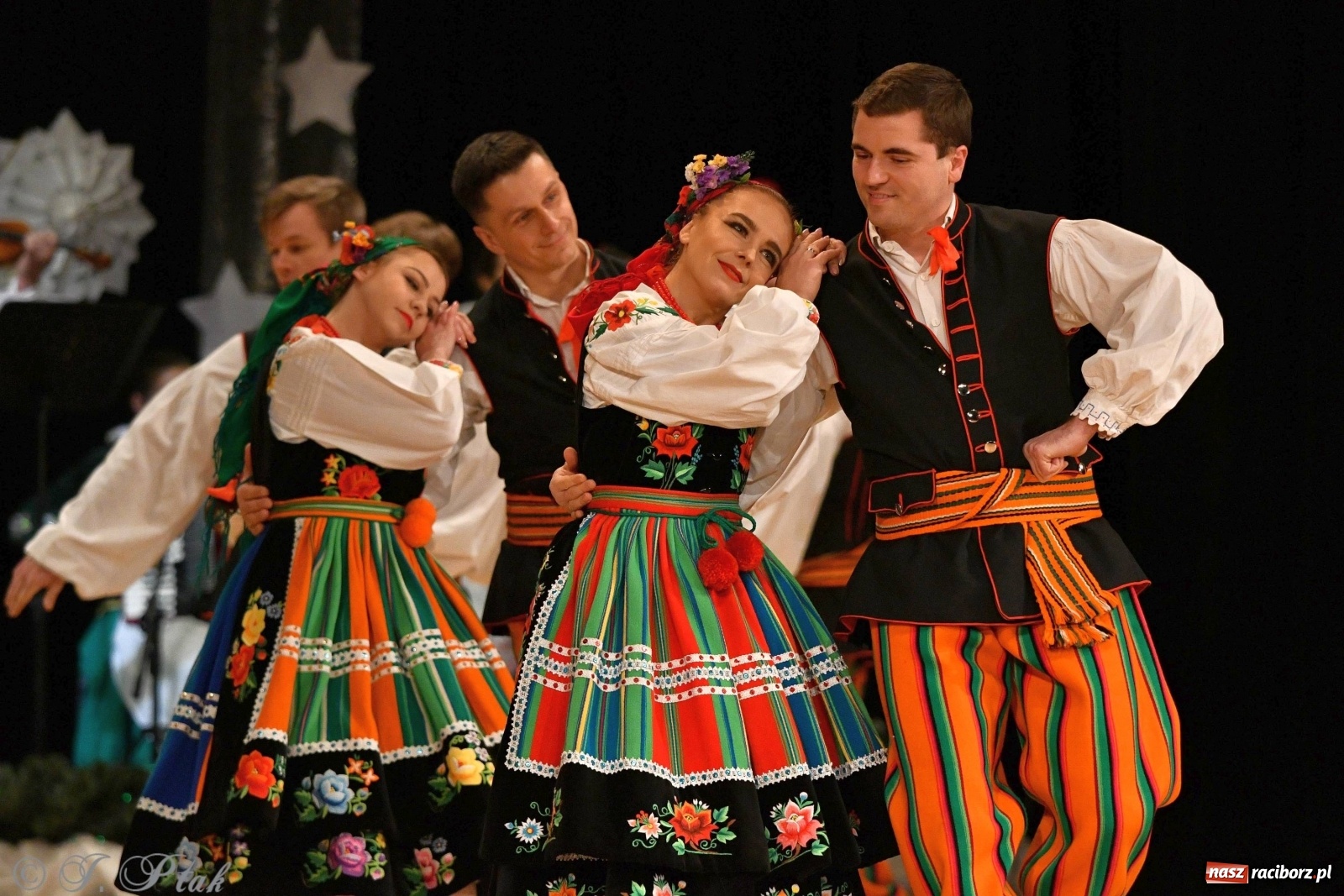 Zdjęcie w galerii na portalu naszraciborz.pl: Kolorowy koncert raciborskiego Źródła [FOTO] wiadomości z regionu