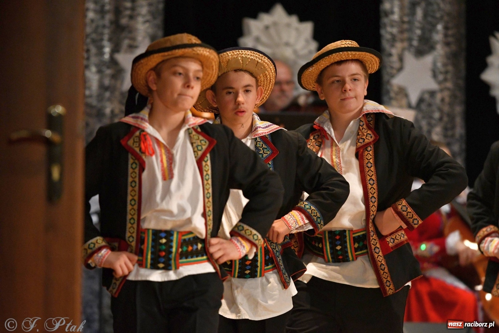 Zdjęcie w galerii na portalu naszraciborz.pl: Kolorowy koncert raciborskiego Źródła [FOTO] wiadomości z regionu