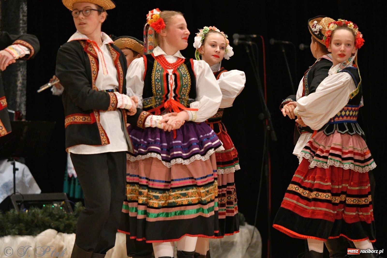 Zdjęcie w galerii na portalu naszraciborz.pl: Kolorowy koncert raciborskiego Źródła [FOTO] wiadomości z regionu