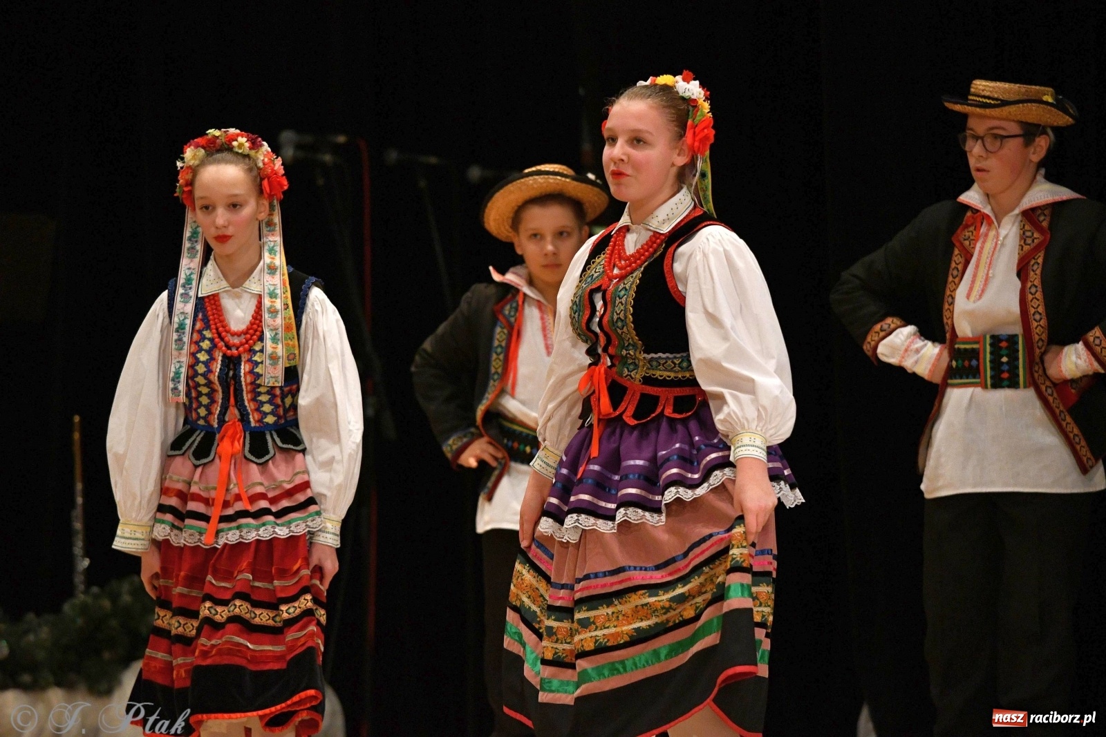 Zdjęcie w galerii na portalu naszraciborz.pl: Kolorowy koncert raciborskiego Źródła [FOTO] wiadomości z regionu