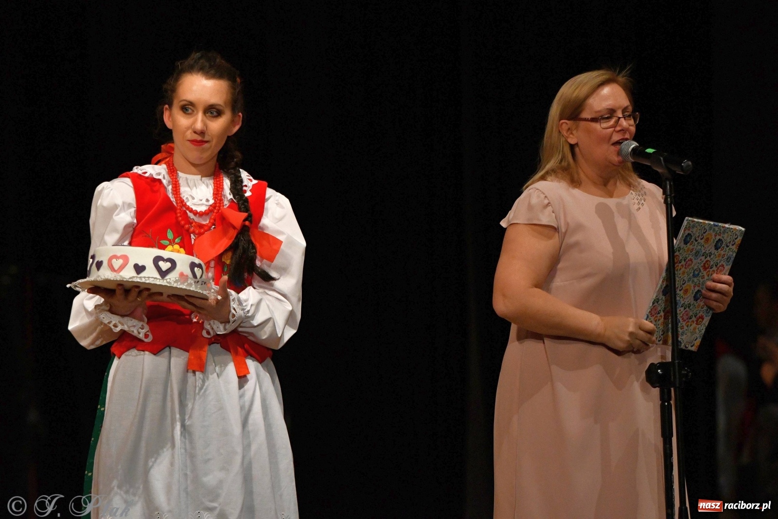Zdjęcie w galerii na portalu naszraciborz.pl: Kolorowy koncert raciborskiego Źródła [FOTO] wiadomości z regionu