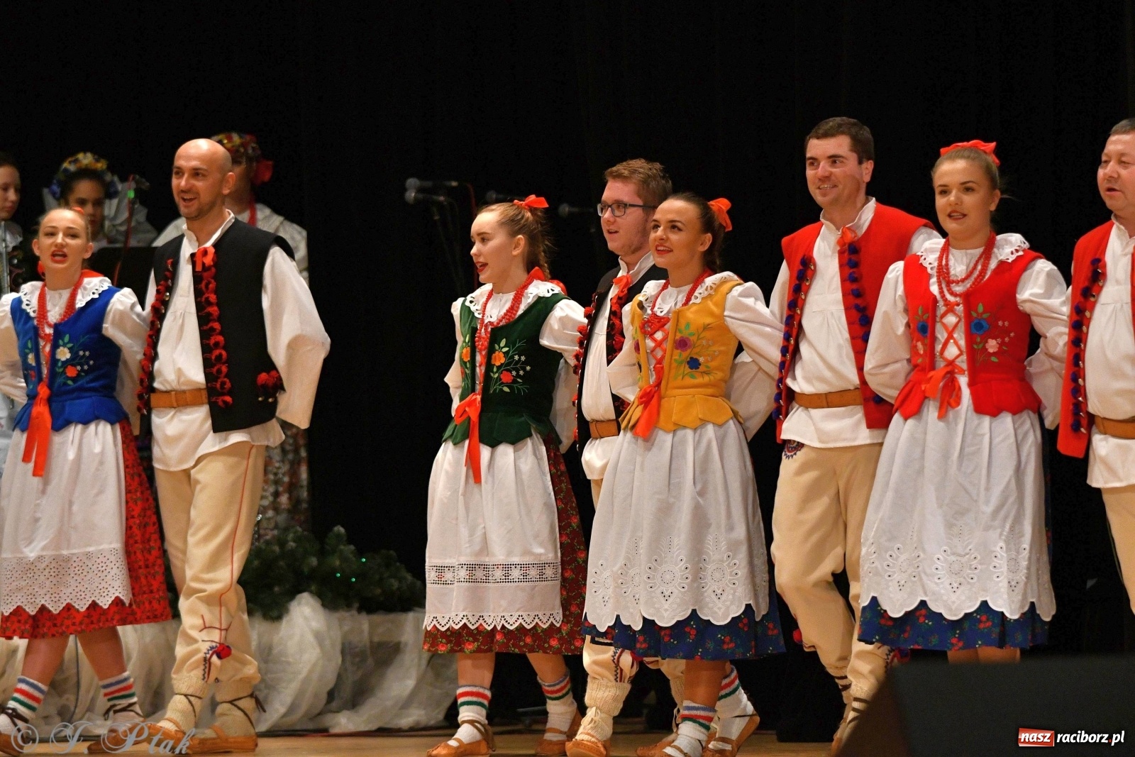 Zdjęcie w galerii na portalu naszraciborz.pl: Kolorowy koncert raciborskiego Źródła [FOTO] wiadomości z regionu