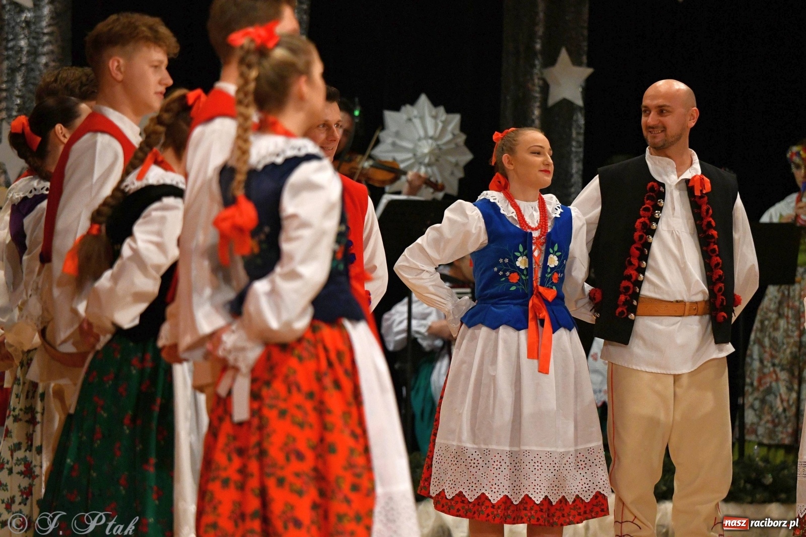 Zdjęcie w galerii na portalu naszraciborz.pl: Kolorowy koncert raciborskiego Źródła [FOTO] wiadomości z regionu