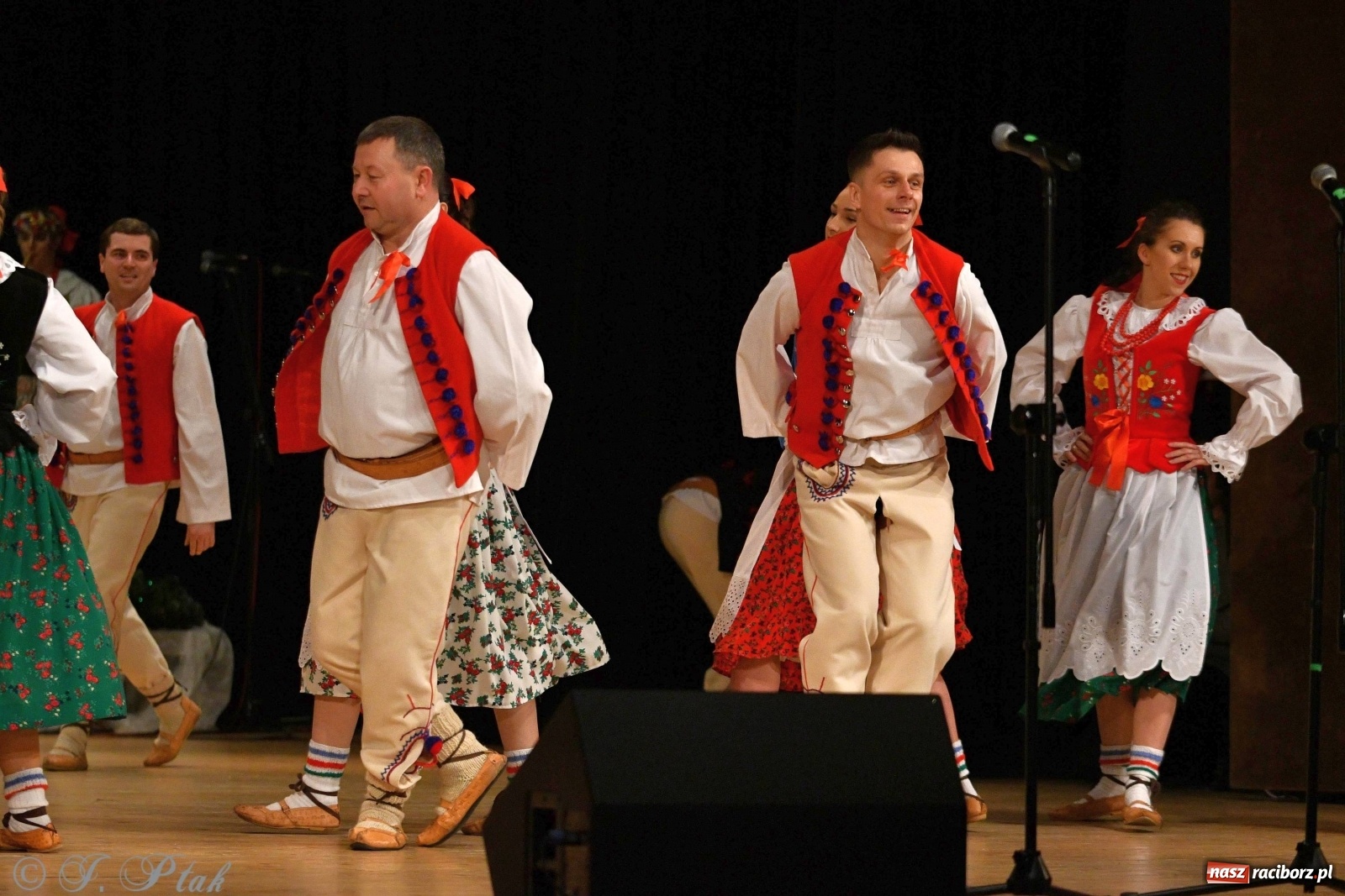 Zdjęcie w galerii na portalu naszraciborz.pl: Kolorowy koncert raciborskiego Źródła [FOTO] wiadomości z regionu